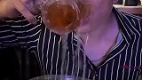 一杯下去面不改色，真不愧是酒神
