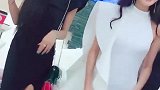 陪女孩子逛街太痛苦了，同一个衣服两个颜色让我选