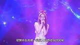 心疼又好笑！迪丽热巴片场反复来回跑，累到体力不支大口喘气