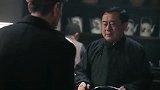 霞光：高大霞跟踪鬼子，趴门缝往里看，没料被鬼子发现