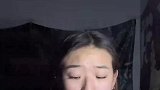 女生吃到了正宗牛肉丸，一咬就开始喷汁水