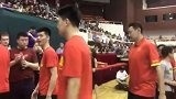 中国篮球-17年-中澳热身赛G1-为男篮助威！姚明现场督战蓝队比赛-花絮