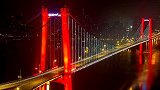武汉点亮长江沿岸25公里 超大型灯光秀气势恢宏满屏“中国红”
