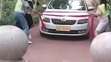 这是教练带着一群女学员出去学路考？