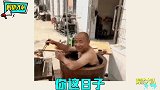 夏天到了，这些人的奇葩降温方式，还真是个人才！