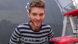 小伙玩转未知游戏，哪根控制杆是正确的？选错的下场太肉疼