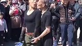 大爷大妈你们要是这样搞的话，以后做公交车我可不让座了