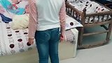 6岁姐姐教育婴儿小弟弟