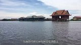 柬埔寨的“水上村庄”，村民世代居住在湖上，几乎没有陆地生活！