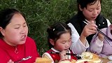 胖妹买个榴莲挨骂，果酱加千层蛋糕，太好吃了，女儿吃嗨了胖妹买