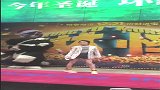 活动现场看到周冬雨，长得真好看，不愧是影后