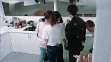 餐厅开火仪式开始，王俊凯点完火突然戏精上线，杨紫一旁鼓掌欢呼