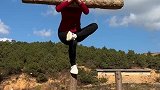 农村女孩也健身展示接地气的武术力量