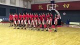 【PP体育在现场】热血沸腾！中国男篮队员与小朋友共唱国歌
