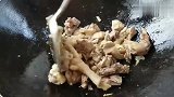 沙姜鸡，广东人很喜欢吃的一道家常菜，吃法多种多样