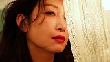 被嘲笑是最丑影后，二婚生下巨婴症儿子险些没命