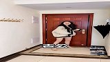 姑娘，墙都不扶，就服你！