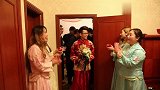 伴娘团太热情了，居然这样欢迎新郎来接亲