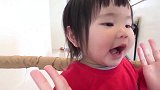 小宝宝狠憋一口气，眼睛瞪得圆圆的，这要和谁拼命