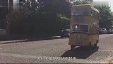 世界上“最小”的双层公交车，只有1个座位，上车后站不起来！