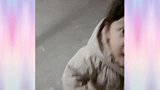 女儿嫌爸爸唱歌难听：你别唱，让我来！这真的是梦想中的可爱女儿