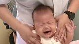 这人神经病么搞的孩子这么难受