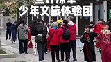 小学生穿古代官服旅游