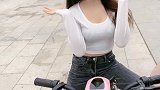 第一次搭配这么紧身的衣服，虽然显身材但有点不好意思