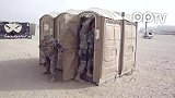 实拍美国大兵找乐子 14男女挤进一移动公厕