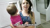 Emilia带新保姆参观她的卧室，这居住条件有点惨啊