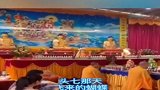 母亲因病去世，头七那天，竟然飞来一只蝴蝶，停在儿子脸颊久久不愿离去