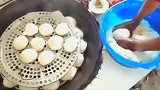 人家蒸馒头都是揉好了再蒸，这一家怎么和的稀面，蒸出来能吃吗