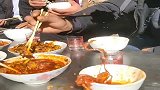 云南大理人民是这样吃生皮的，是传统招待贵宾的名菜