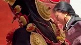 小姐姐出嫁没有陪嫁妆，光是这身服饰就很值钱，都是古董啊