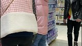 第一次帮女朋友买东西，很不好意思