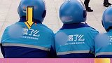 外卖小哥化身行走的弹幕，吐槽功力Max，劝你们耗子尾汁 现在外卖叫这个了么 饿了么