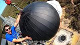 将300斤重铁球从空中扔下，会发生什么？落地瞬间很震撼