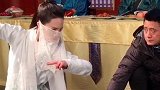 拍戏现场！美女面纱滑落的一瞬间，才知道自己被骗了三十年！