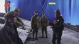 郭麒麟爆破戏被炸飞，脸部流血还不忘安慰大家：没事肯定只是擦伤