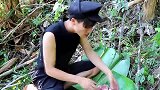 这才叫秀恩爱，村花夫妇荒野烤肉吃，没有辣酱照样嚼得有滋有味