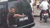 外国街头戏剧性一幕，我以为是碰瓷的