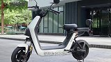 新国标电动车不能加装后尾箱，雨衣和头盔往哪里放？