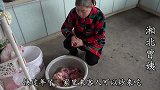 曾姨花20块钱买了个猪头，拿来用柴火灶一锅炖，美味鲜香真划算