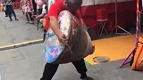 男人果然不能吃太饱，这大爷就是活生生的例子，闲的真不轻