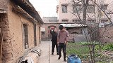 傻儿子捡个傻女孩回家，非要母亲收留照顾，一周后惊喜来了