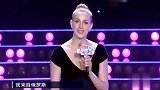俄罗斯美女倒追中国小伙,自己买戒指强迫老公求婚