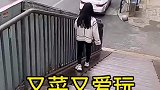 美女下楼梯没想到结局是这样子