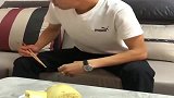 广西家庭小叔子吃饭，东北媳妇说他没家教，网友：你摔筷子就有