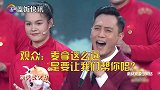 刘烨拿麦姿势遭吐槽，话筒距嘴忽近忽远，忘我表演逗乐观众