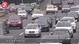 汽车底朝天还能开？大爷每天遛狗兜风，碾压兰博基尼